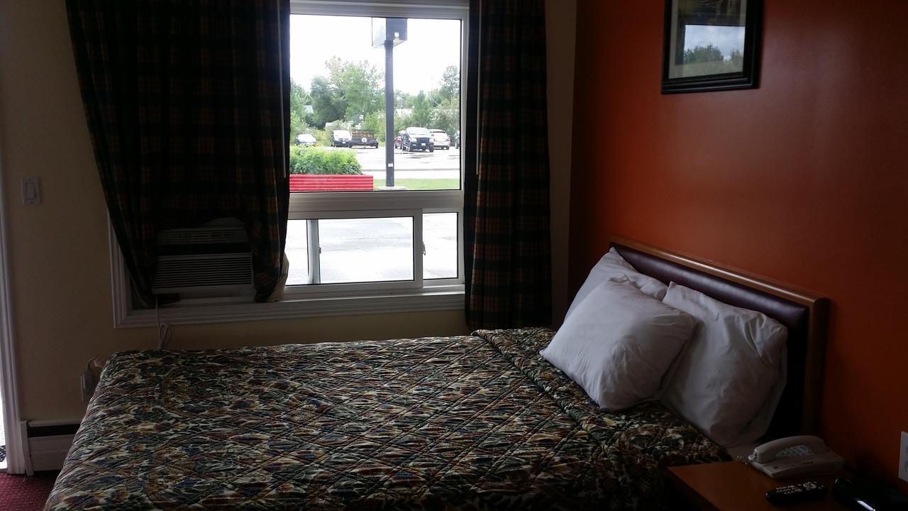 River Mist Inn Sturgeon Falls Ngoại thất bức ảnh